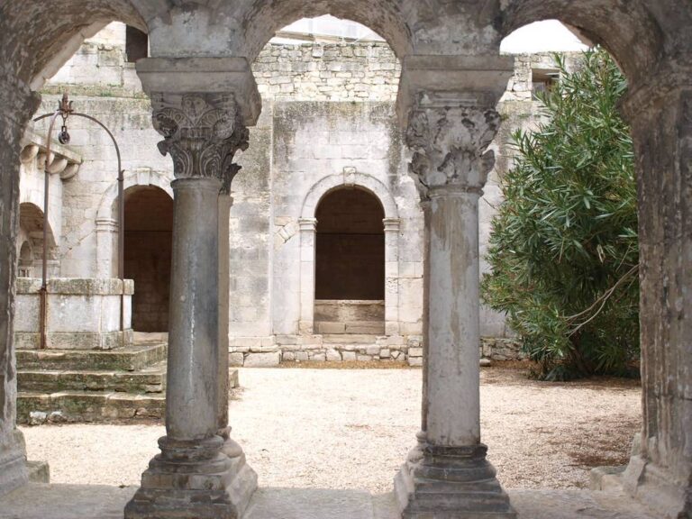 Abbaye de Montmajour