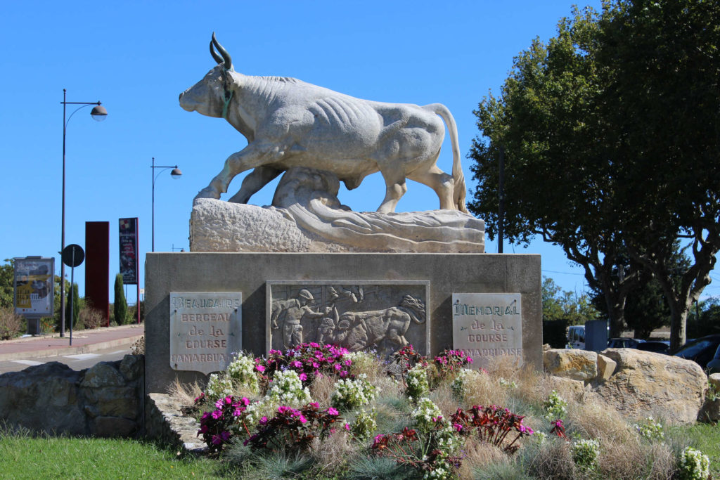 Statue taureau Beaucaire